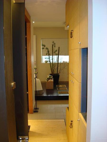 Imagen 3 de 13 de Lencke Vende - Excelente Edificio Institucional, Ideal Usos Medicos