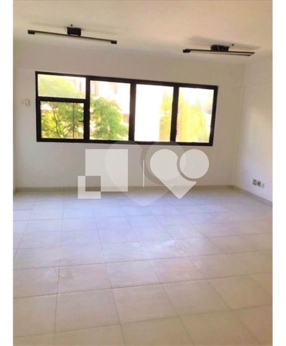 Imagem 8 de 15 de Excelente Sala Comercial Ampla, Com 37m² Privativos, De Fundos, Silenciosa, Iluminada E Reformada - Reo420753