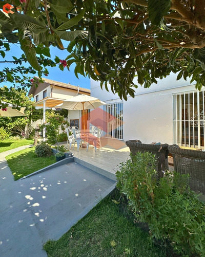 Casa En Venta Sector Las Rosas, Viña Del Mar, 4d 3b 2e