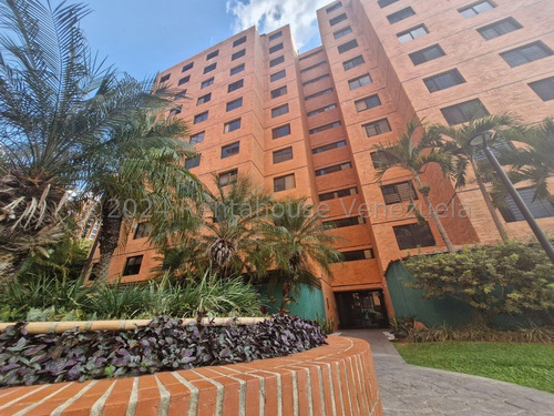 Apartamento Remodelado Con Gustos Modernos En Colinas De La Tahona 24-20259