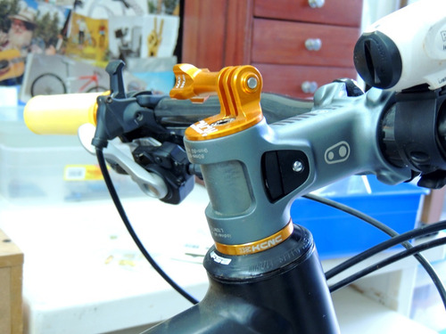 Imagen 2 de 2 de Tapa De Dirección Con Base Para Gopro Kcnc