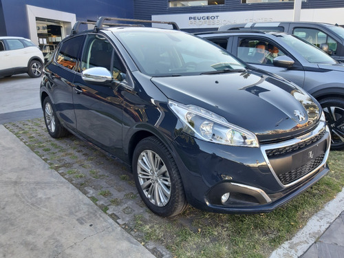 Peugeot 208 Allure Pack 1.2 Puretech Manual 2021 Demo