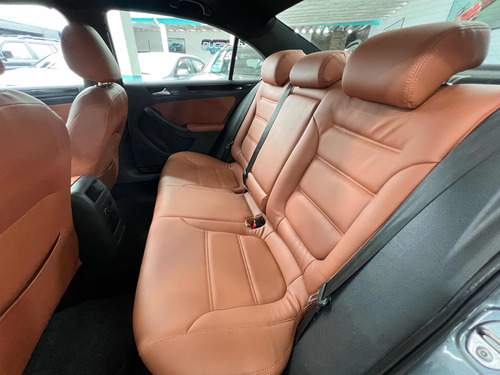 Volkswagen Jetta 2.0 Comfortline Flex 4p Automática