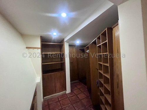 Impecable Y Bello Apartamento En Alquiler Ubicado En San Román 24-22455