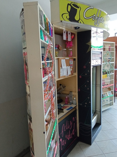 Imagen 4 de 13 de Kiosco / Stand Tipo Parada Inteligente