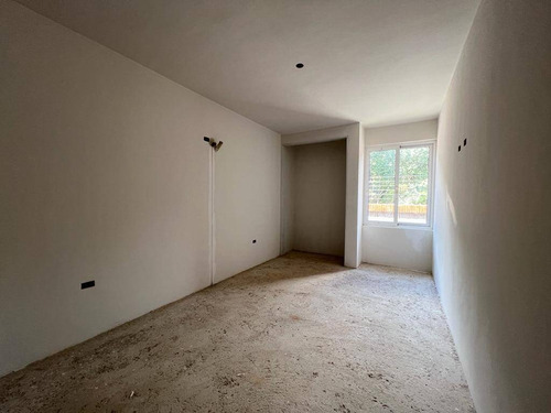 Imagen 10 de 13 de Hilmar Rios C151553 Vende Townhouse En Valles De Camoruco Tlf 0414-432-69-46 @hilmaririos.remax.al