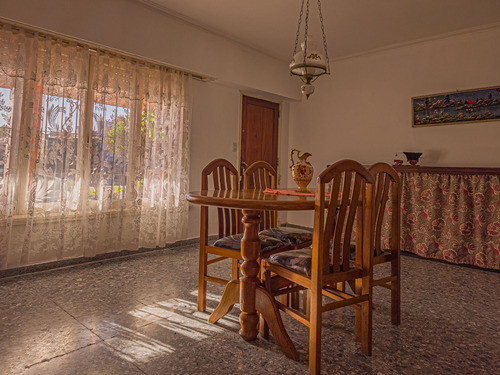 Venta Casa 3 Ambientes Y Departamento. Oportunidad