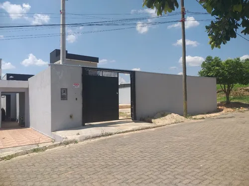 Casa Com Piscina E 3 Dormitórios
