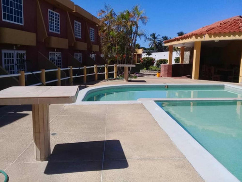 En Venta Townhouse En Chichiriviche Paola C