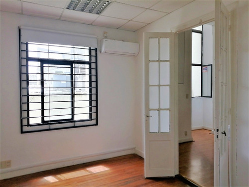 Se Vende Oficina En Ciudad Vieja, Excelente Estado.