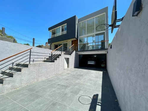 Casa En Venta - 5 Dormitorios 4 Baños - 1.000mts2 - Canelones, Uruguay