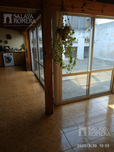 Imagen 3 de 20 de Casa En Lote Propio Con Galpon Al Fondo - En Venta En Munro -