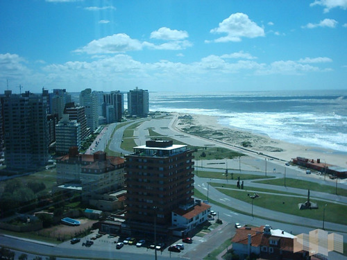 Imagen 9 de 26 de Frente A La Playa