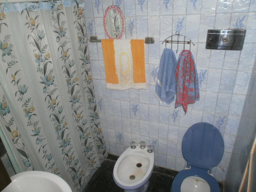 Muy Buena Propiedad En Block De Cuatros Departamentos.