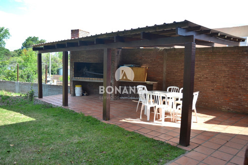 Piriápolis, Playa Hermosa. Casa En Venta A 200 Metros De La Playa. Padrón Único, 4 Dormitorios, 2 Baños