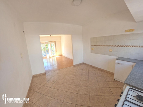 En Alquiler | Ph 4 Ambientes A La Calle