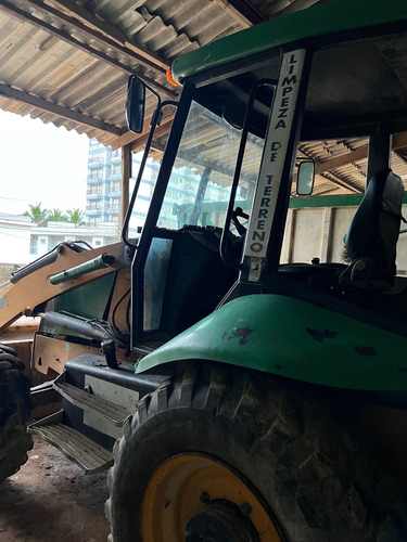 Retroescavadeira Jcb 2013/2014 4x4 Traçada