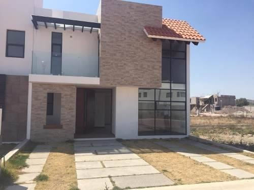 Casa Con 3 Recamaras Y 2 Baños