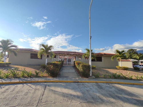 Imagen 2 de 12 de Invalmhouse Inmobiliaria. Casa En Venta. Urbanización Canaima 2. El Marques Guatire Edo. Miranda.
