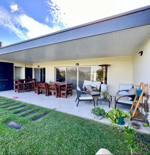 Casa En Venta - 3 Dormitorios 3 Baños - 807mts2 - Dique Luján