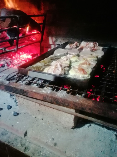 Pizzas A La Parrilla Servicio De Catering Calzones-chivitos