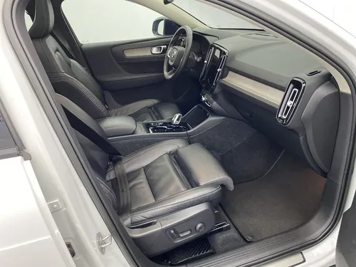 Volvo XC40 2.0 B5 Poll Star Hibrida