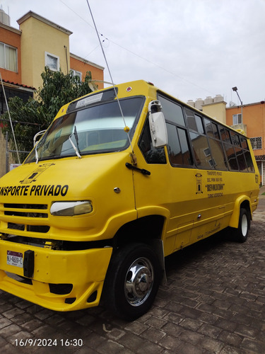 Microbús Prisma En Execelentes Condiciones Para 27 Pasajeros