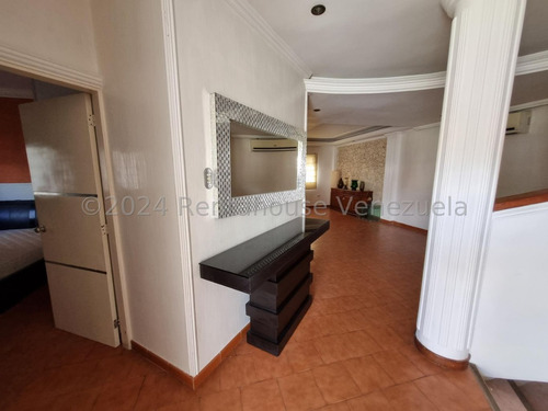 #*25-8700 Descubra Esta Hermosa Casa En Venta Ubicada En El Exclusivo Club Hípico Las Trinitarias Al Este De La Ciudad De Barquisimeto., Lara Adelaida Armeya
