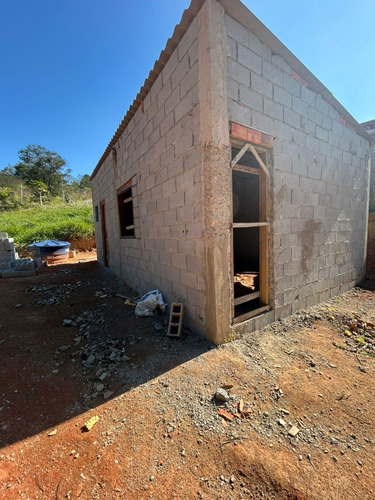 Vendo Terreno Com 1.030m Plano Com Um Cômodo Já Levantado,de
