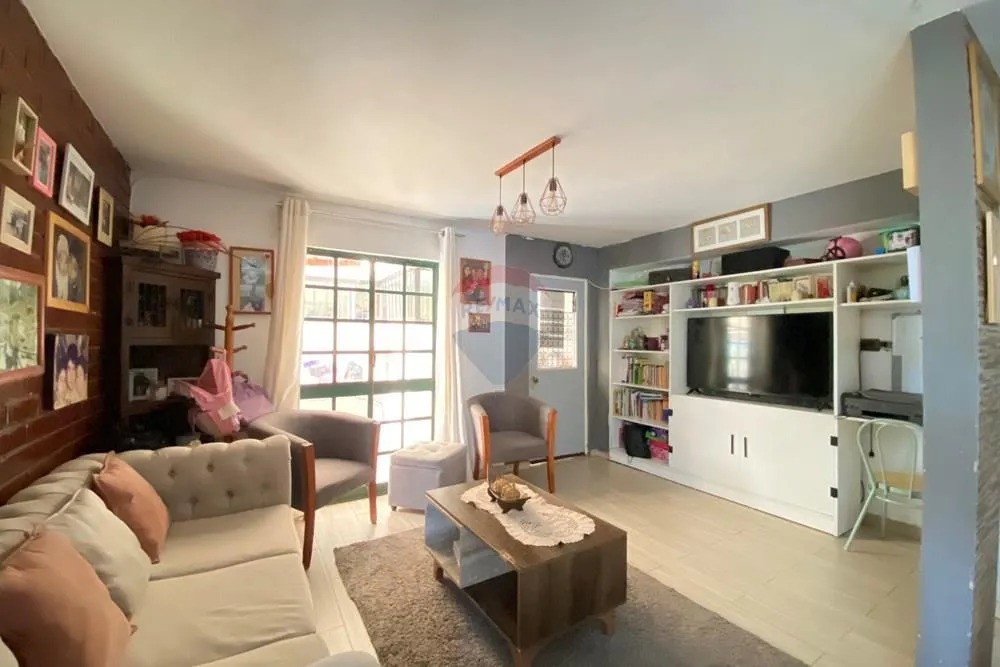 Imagen 3 de 22 de Casa De 3 Pisos, 4 Dormitorios 2 Baños