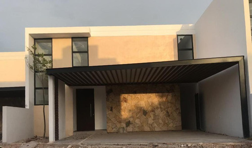 Casa En Venta En Privada Residencial En Cholul, Mérida