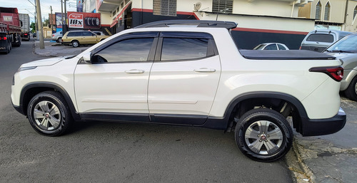 Fiat Toro 1.8 16v Freedom Flex 4x2 Aut. 4p