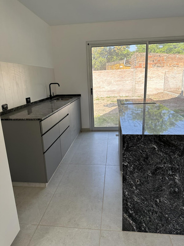 Duplex En Venta. Altura Av. Solano Verá 1075