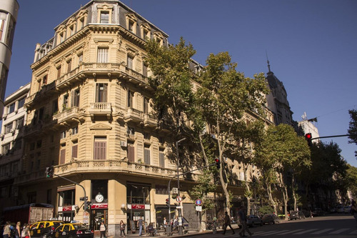 Imagen 1 de 27 de Luminoso Y Cálido Loft De 50m2 En Edificio Histórico De Avenida De Mayo