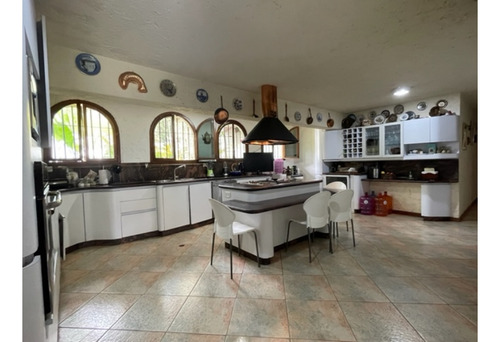 Se Vende Casa 800 M² 8h/10b/10p Cerro Verde