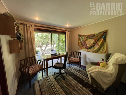 Casa En Venta De 6 Dorm. En Colina