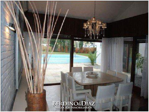 Hermosa Casa En Venta Con Un Entorno Natural Excepcional En Cantegril De Punta Del Este- Ref: 61