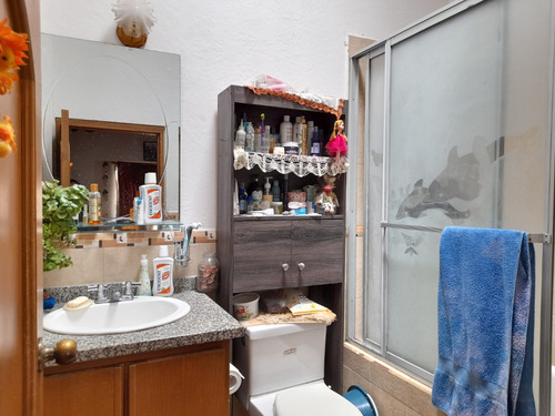 Vendo Hermosa Y Amplia Casa. Sector San José Del Valle. Frente A Supermercado Santa María