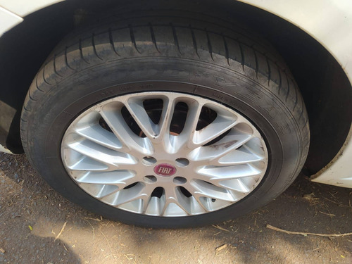 Imagem 5 de 9 de Fiat Punto 1.6 Essence 16v Flex 4p Manual