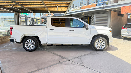 Chevrolet Silverado 5.3 V8 Custom Doble Cabina 4X4 At