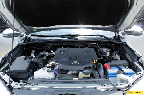 Imagen 9 de 25 de Toyota Hilux 2.8 Srv
