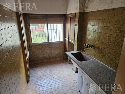 Venta De Casa De 4 Ambientes Con Cochera Y Quincho En Piñeyro