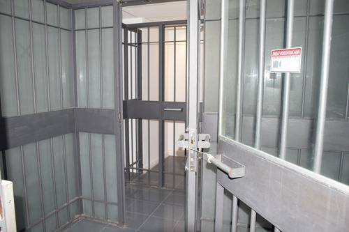 Amplio Local Comercial Sobre Av Roosevelt- Ref: 6517