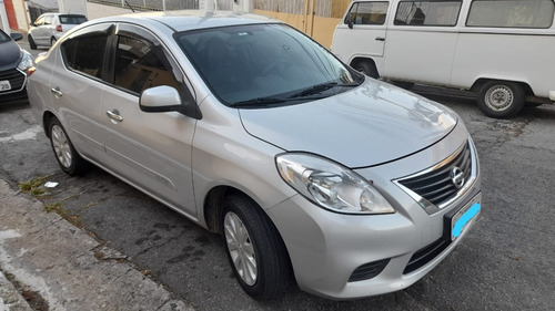 Nissan Versa Completo