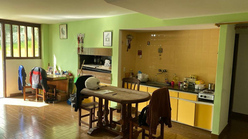 Casa En Venta - 4 Dormitorios 3 Baños - Cocheras - 234mts2 - Mar Del Plata