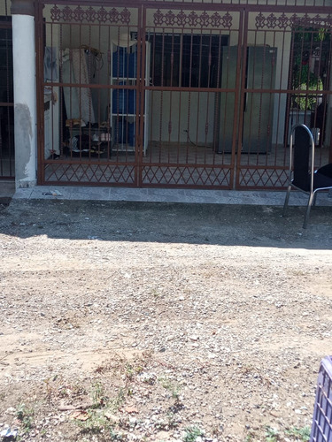 Vendo Enorme Casa De Dos Nivel En Santiago A Una Esquina De La Circunvalación Norte, República Dominicana