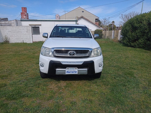 Imagen 2 de 13 de Toyota Hilux Dx 2.5td 4x2 2011