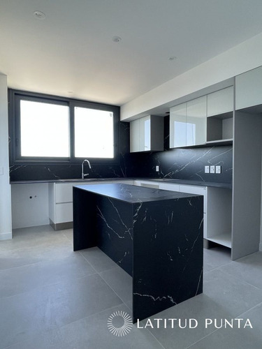Imagen 4 de 24 de Piso Alto En Venetian, 4 Suites