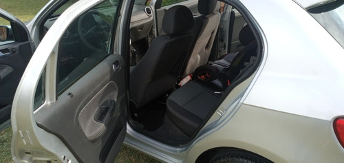 Volkswagen Gol Trend 1.6 Pack Iii 101cv 2011