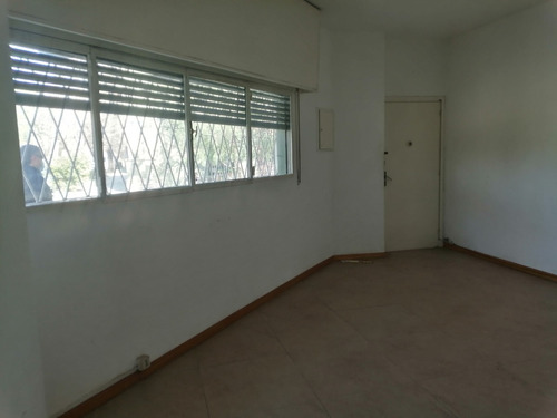 Imagen 2 de 13 de Muy Buena Planta Baja Al Frente, Dos Dormitorios, 65m, Patio